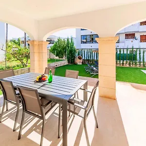 https://villa-amfora-port-de-alcudia-mallorca.allmallorcahotels.com