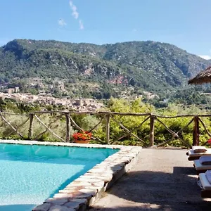 https://fabulous-rustic-villa-set-on-mountain-with-unique-views.allmallorcahotels.com